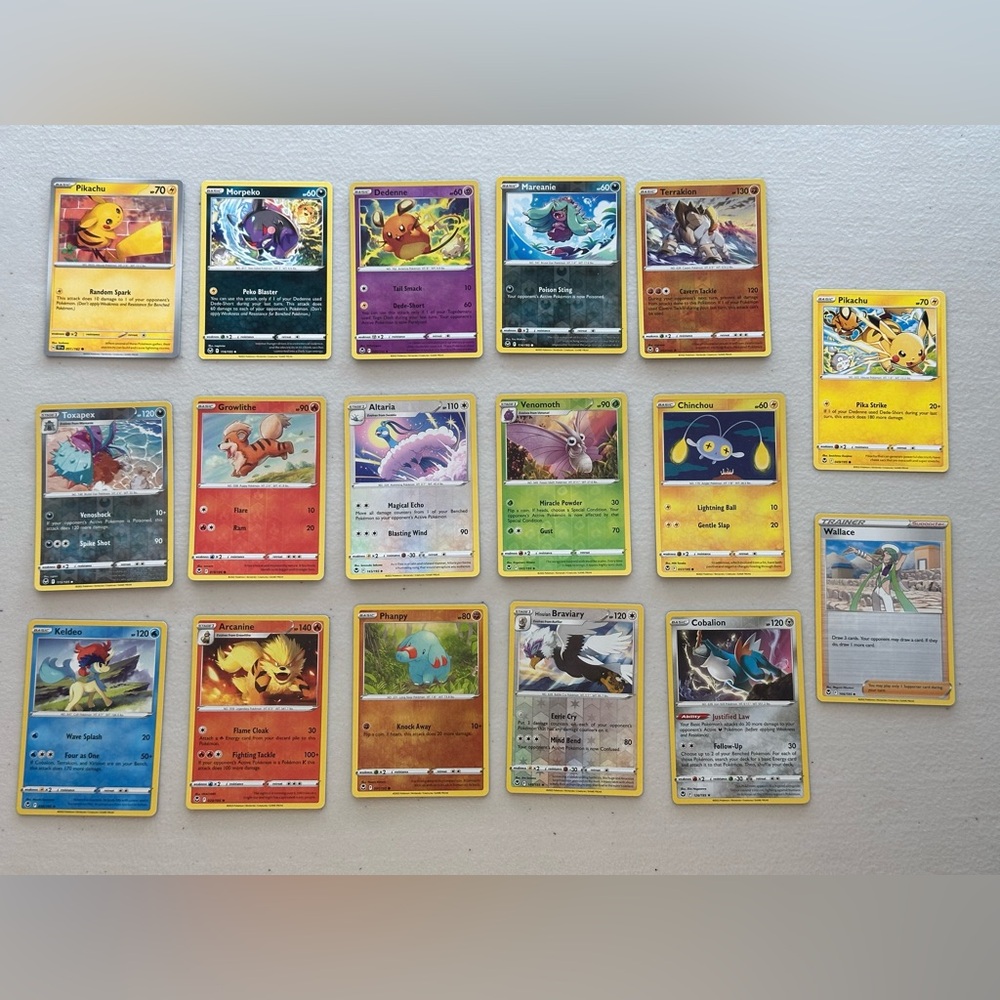 Pokémon TCG 17 Card Bundle Mint/NM